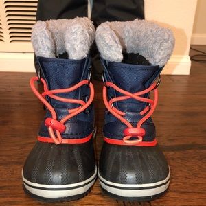 A pair of lightly used size 11 Sorel boots.
